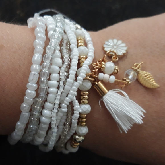 9 piece beaded bracelet set in white - Picture 3 of 4